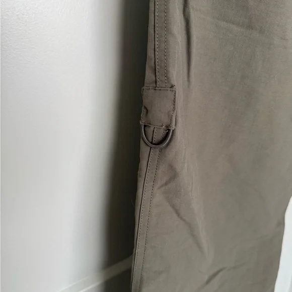 The North Face Women’s Zip Off Convertible Hiking Outdoor Pants - Picture 6 of 7